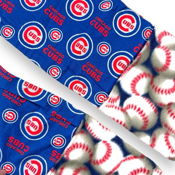 Chicago‎ Cubs Pocket Scarf Soft Fleece Reversible Glitter Logo MLB Baseball Fan - Picture 3 of 11